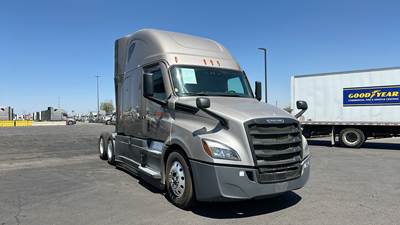 Freightliner Cascadia - 72" Raised Roof Double Bunk Sleeper, Detroit, Automatic, Optimized Idle