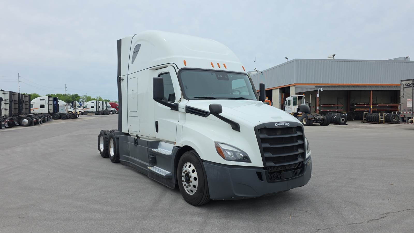 2022 Freightliner sleeper semi-truck