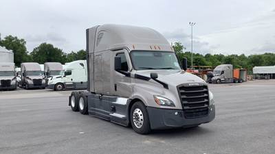 Freightliner Cascadia - 72" Raised Roof Double Bunk Sleeper, Detroit, Automatic, Optimized Idle