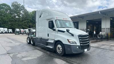 Freightliner Cascadia - 72" Raised Roof Double Bunk Sleeper, Detroit, Automatic, Battery Powered HVAC with Optimized Idle