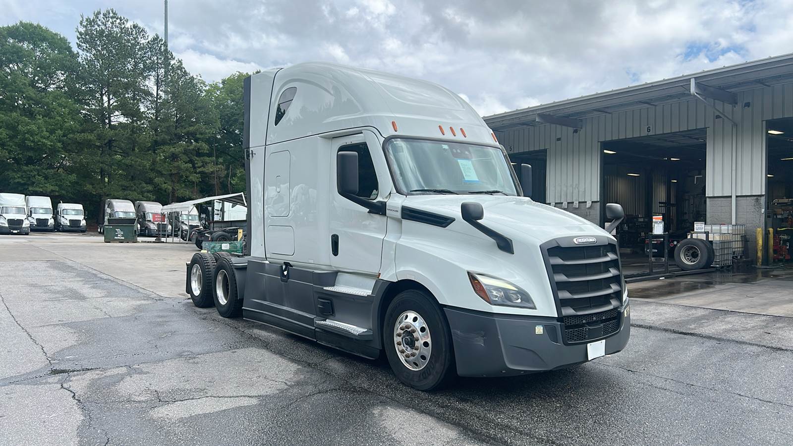 2023 Freightliner sleeper semi-truck