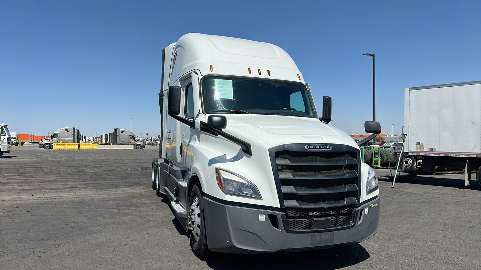 2022 Freightliner sleeper semi-truck
