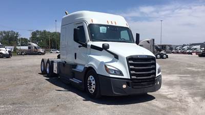 Freightliner Cascadia Sleeper Semi Truck - 72" Extra-Tall Roof, Detroit, Automatic, Battery Powered HVAC with Optimized Idle