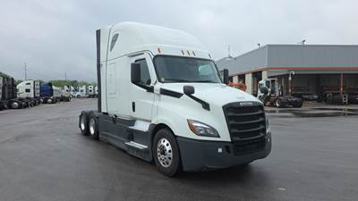 Freightliner Cascadia - 72" Raised Roof Double Bunk Sleeper, Detroit, Automatic, Battery Powered HVAC with Optimized Idle