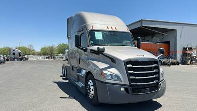Freightliner Cascadia - 72" Raised Roof Double Bunk Sleeper, Detroit, Automatic, Battery Powered HVAC with Optimized Idle