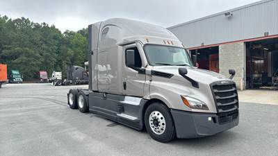 Freightliner Cascadia - 72" Raised Roof Double Bunk Sleeper, Detroit, Automatic, Battery Powered HVAC with Optimized Idle