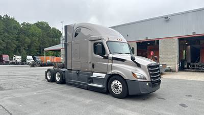 Freightliner Cascadia - 72" Raised Roof Double Bunk Sleeper, Detroit, Automatic, Battery Powered HVAC with Optimized Idle
