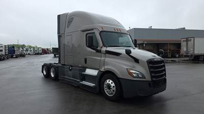 Freightliner Cascadia - 72" Raised Roof Double Bunk Sleeper, Detroit, Automatic, Battery Powered HVAC with Optimized Idle