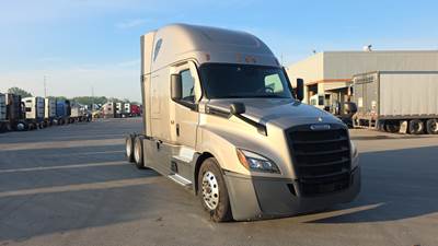 Freightliner Cascadia - 72" Raised Roof Double Bunk Sleeper, Detroit, Automatic, Battery Powered HVAC with Optimized Idle