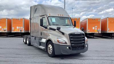 Freightliner Cascadia - 72" Raised Roof Double Bunk Sleeper, Detroit, Automatic, Battery Powered HVAC with Optimized Idle