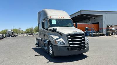 Freightliner Cascadia - 72" Raised Roof Double Bunk Sleeper, Detroit, Automatic, Optimized Idle