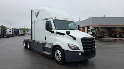 Freightliner Cascadia - 72" Raised Roof Double Bunk Sleeper, Detroit, Automatic, Battery Powered HVAC with Optimized Idle