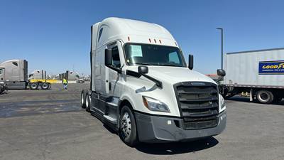 Freightliner Cascadia - 72" Raised Roof Double Bunk Sleeper, Detroit, Automatic, Optimized Idle