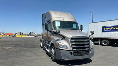 Freightliner Cascadia - 72" Raised Roof Double Bunk Sleeper, Detroit, Automatic, Optimized Idle