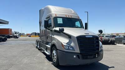 Freightliner Cascadia - 72" Raised Roof Double Bunk Sleeper, Detroit, Automatic, Optimized Idle