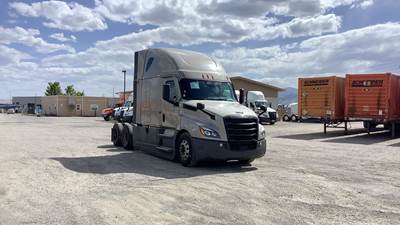 Freightliner Cascadia - 72" Raised Roof Double Bunk Sleeper, Detroit, Automatic, Battery Powered HVAC with Optimized Idle