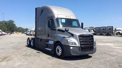 Freightliner Cascadia - 72" Raised Roof Double Bunk Sleeper, Detroit, Automatic, Battery Powered HVAC with Optimized Idle