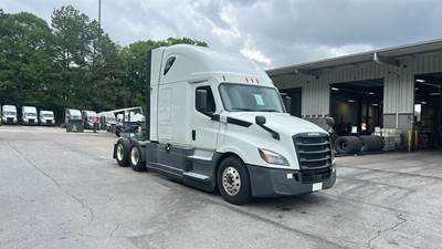 Freightliner Cascadia - 72" Raised Roof Double Bunk Sleeper, Detroit, Automatic, Battery Powered HVAC with Optimized Idle