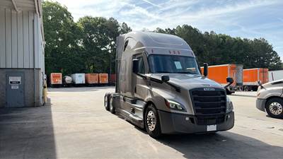 Freightliner Cascadia - 72" Raised Roof Double Bunk Sleeper, Detroit, Automatic, Battery Powered HVAC with Optimized Idle