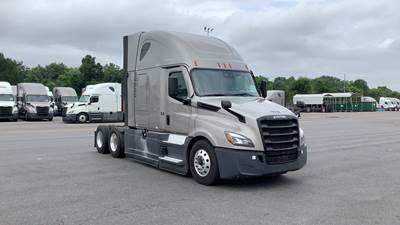 Freightliner Cascadia - 72" Raised Roof Double Bunk Sleeper, Detroit, Automatic, Battery Powered HVAC with Optimized Idle