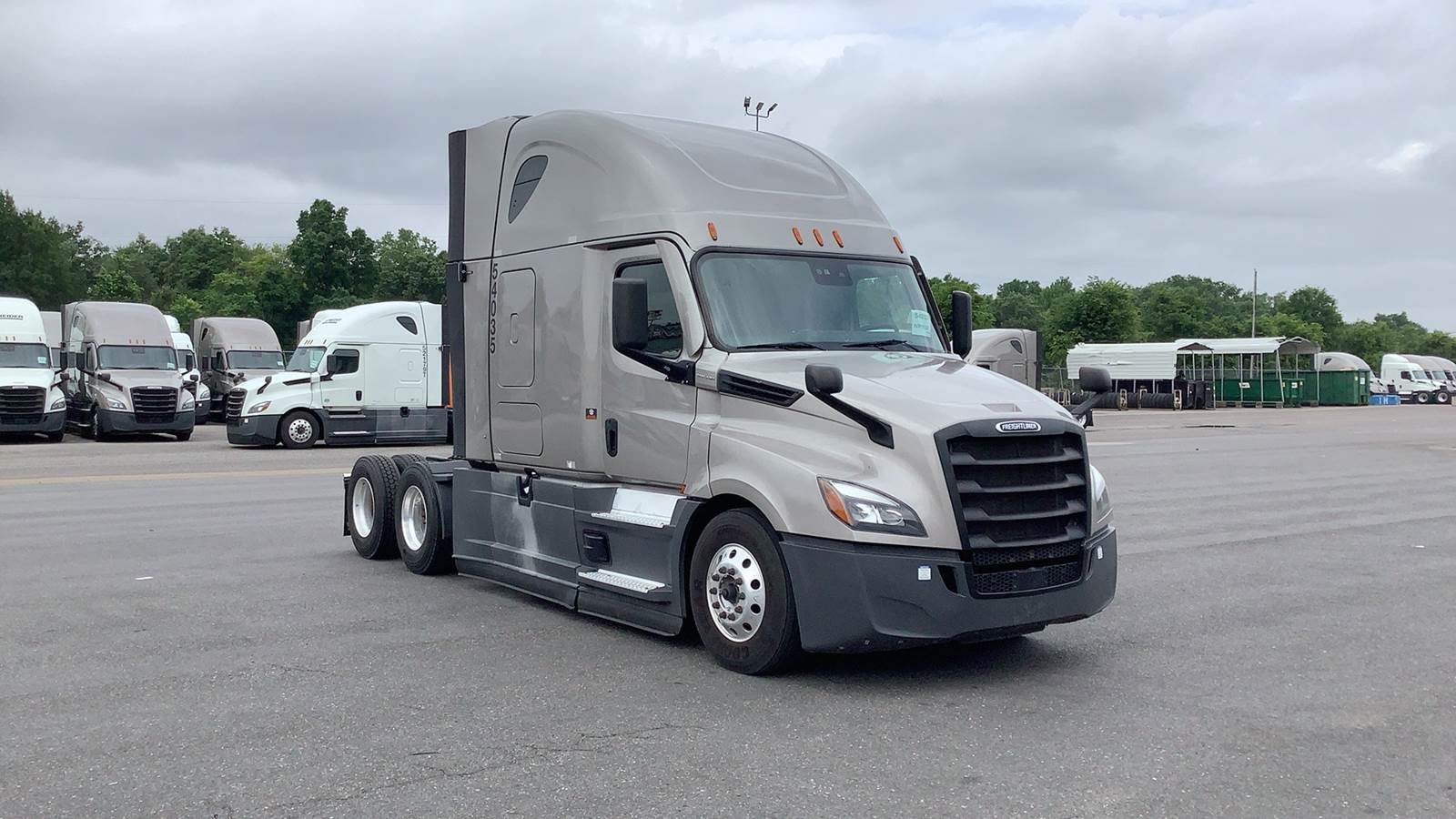2023 Freightliner sleeper semi-truck