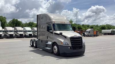 Freightliner Cascadia - 72" Raised Roof Double Bunk Sleeper, Detroit, Automatic, Battery Powered HVAC with Optimized Idle