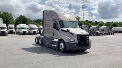 Freightliner Cascadia - 72" Raised Roof Double Bunk Sleeper, Detroit, Automatic, Optimized Idle