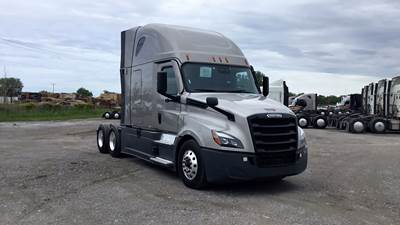 Freightliner Cascadia - 72" Raised Roof Double Bunk Sleeper, Detroit, Automatic, Battery Powered HVAC with Optimized Idle