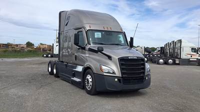 Freightliner Cascadia - 72" Raised Roof Double Bunk Sleeper, Detroit, Automatic, Optimized Idle