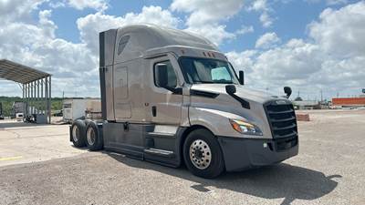Freightliner Cascadia - 72" Raised Roof Double Bunk Sleeper, Detroit, Automatic, Battery Powered HVAC with Optimized Idle