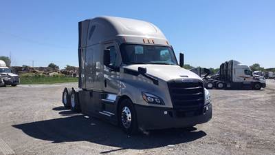 Freightliner Cascadia - 72" Raised Roof Double Bunk Sleeper, Detroit, Automatic, Battery Powered HVAC with Optimized Idle