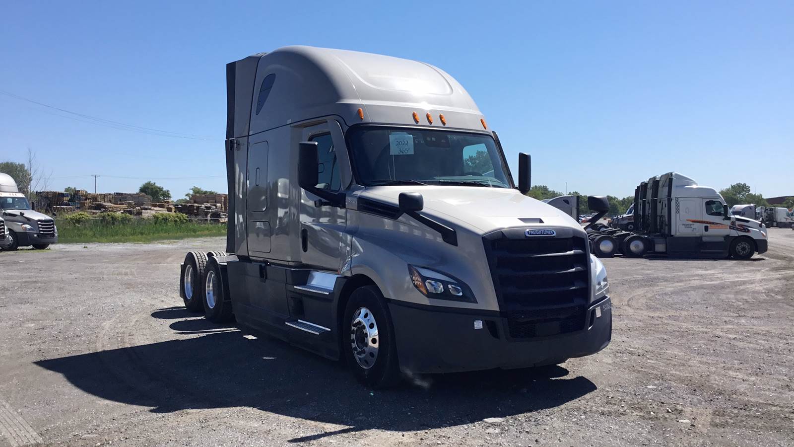 2022 Freightliner sleeper semi-truck