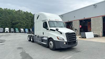 Freightliner Cascadia - 72" Raised Roof Double Bunk Sleeper, Detroit, Automatic, Battery Powered HVAC with Optimized Idle