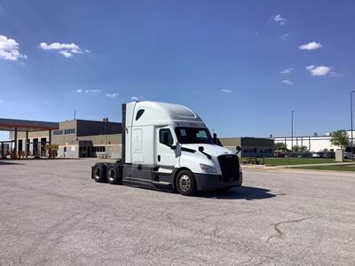 Freightliner Cascadia - 72" Raised Roof Double Bunk Sleeper, Detroit, Automatic, Battery Powered HVAC with Optimized Idle