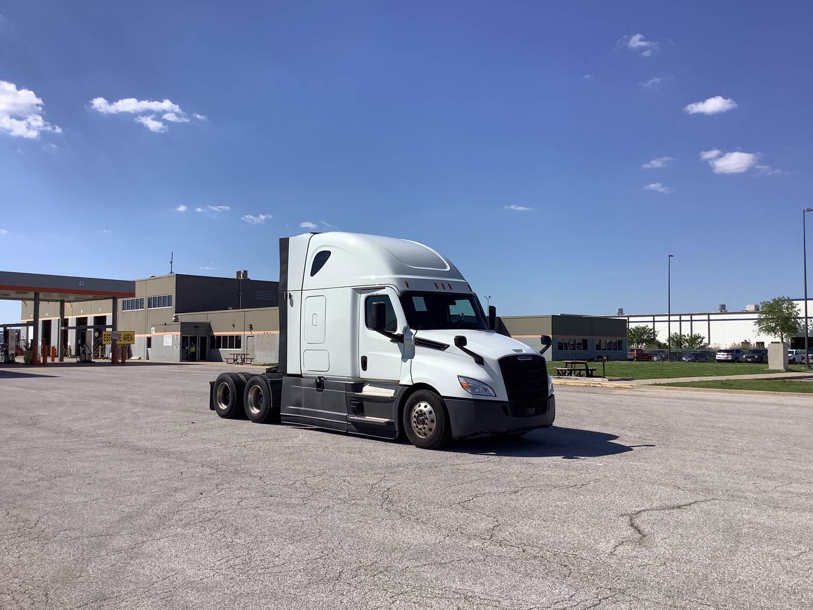 2022 Freightliner sleeper semi-truck