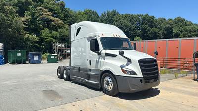 Freightliner Cascadia - 72" Raised Roof Double Bunk Sleeper, Detroit, Automatic, Battery Powered HVAC with Optimized Idle