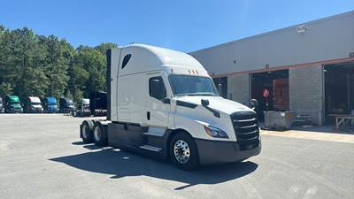 Freightliner Cascadia - 72" Raised Roof Double Bunk Sleeper, Detroit, Automatic, Battery Powered HVAC with Optimized Idle