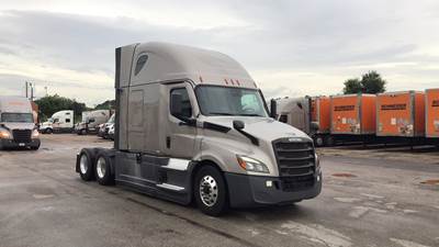 Freightliner Cascadia - 72" Raised Roof Double Bunk Sleeper, Detroit, Automatic, Battery Powered HVAC with Optimized Idle