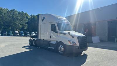 Freightliner Cascadia - 72" Raised Roof Double Bunk Sleeper, Detroit, Automatic, Battery Powered HVAC with Optimized Idle