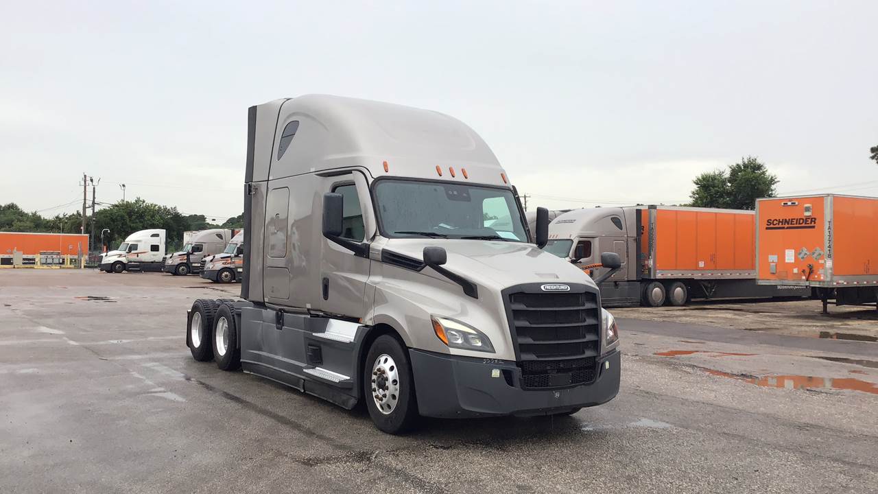 2022 Freightliner sleeper semi-truck