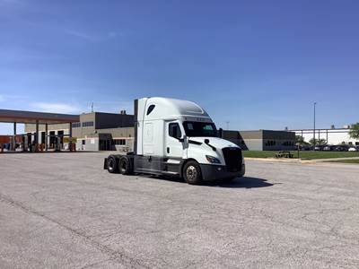 Freightliner Cascadia - 72" Raised Roof Double Bunk Sleeper, Detroit, Automatic, Battery Powered HVAC with Optimized Idle