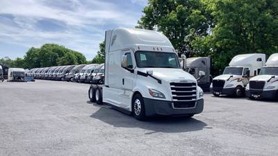 Freightliner Cascadia - 72" Raised Roof Double Bunk Sleeper, Detroit, Automatic, Battery Powered HVAC with Optimized Idle