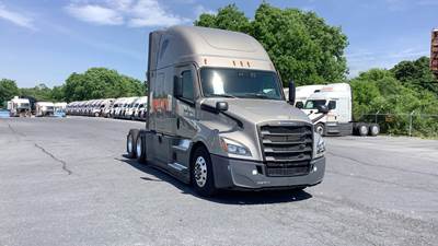 Freightliner Cascadia - 72" Raised Roof Double Bunk Sleeper, Detroit, Automatic, Optimized Idle