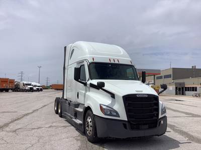 Freightliner Cascadia - 72" Raised Roof Double Bunk Sleeper, Detroit, Automatic, Battery Powered HVAC with Optimized Idle