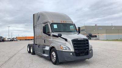 Freightliner Cascadia - 72" Raised Roof Double Bunk Sleeper, Detroit, Automatic, Optimized Idle