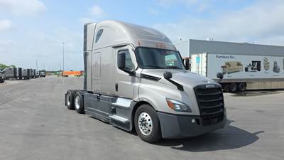 Freightliner Cascadia - 72" Raised Roof Double Bunk Sleeper, Detroit, Automatic, Optimized Idle