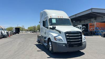 Freightliner Cascadia - 72" Raised Roof Double Bunk Sleeper, Detroit, Automatic, Battery Powered HVAC with Optimized Idle