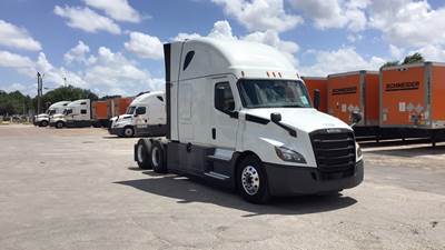 Freightliner Cascadia - 72" Raised Roof Double Bunk Sleeper, Detroit, Automatic, Battery Powered HVAC with Optimized Idle