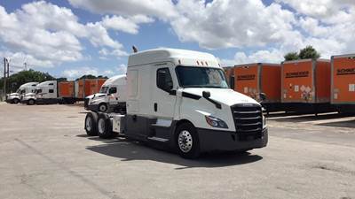 Freightliner Cascadia - 72" Raised Roof Double Bunk Sleeper, Detroit, Automatic, Battery Powered HVAC with Optimized Idle