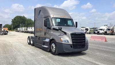 Freightliner Cascadia - 72" Raised Roof Double Bunk Sleeper, Detroit, Automatic, Battery Powered HVAC with Optimized Idle